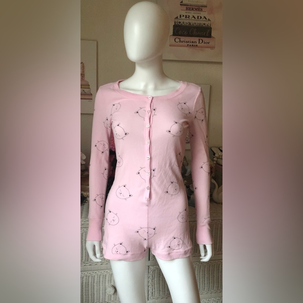 Forever 21 Pajama Romper Kitty Cat Cotton print Crewneck in pink color Size S